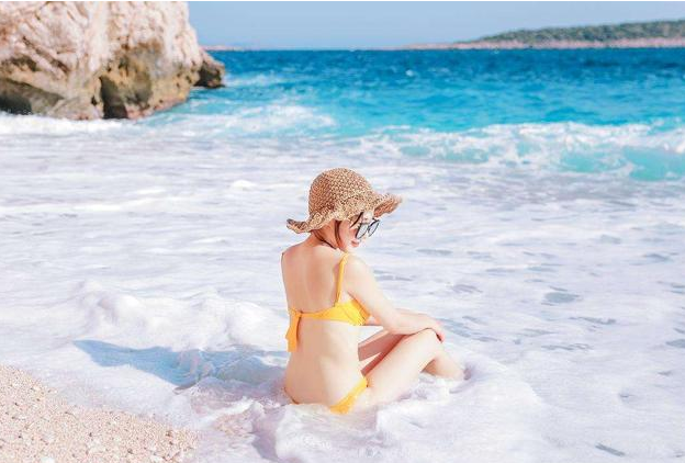 范德安：夏日海边泳衣秀来了，快来挑选你的泳衣